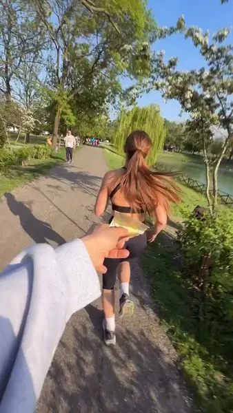 Кадр рекламы Asdfghj