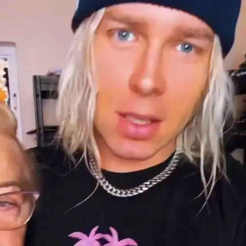 Кадр рекламы Hettie Shanahan