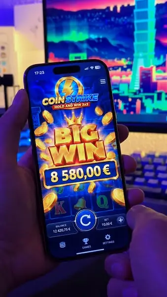 Кадр рекламы Alexandre Roux
