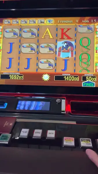 Кадр рекламы R Go Go