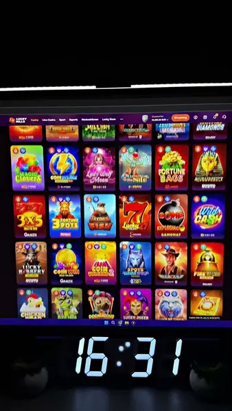 Кадр рекламы Play Now