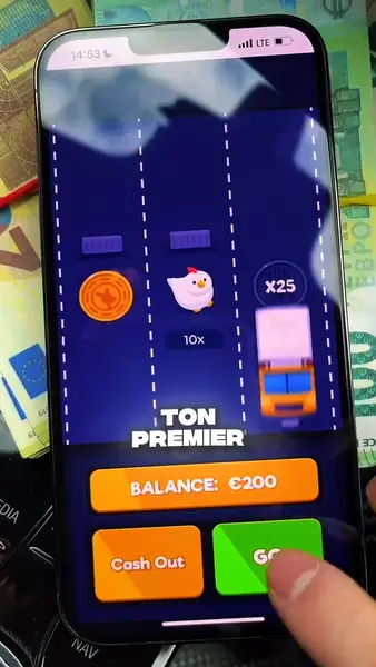 Кадр рекламы Chicken Road