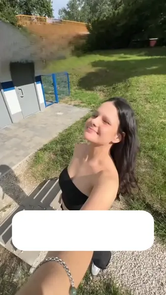 Кадр рекламы Moses Adrienne