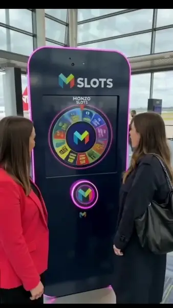 Кадр рекламы Monzo SLT
