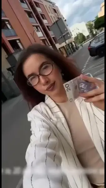 Кадр рекламы Sophie Laurent
