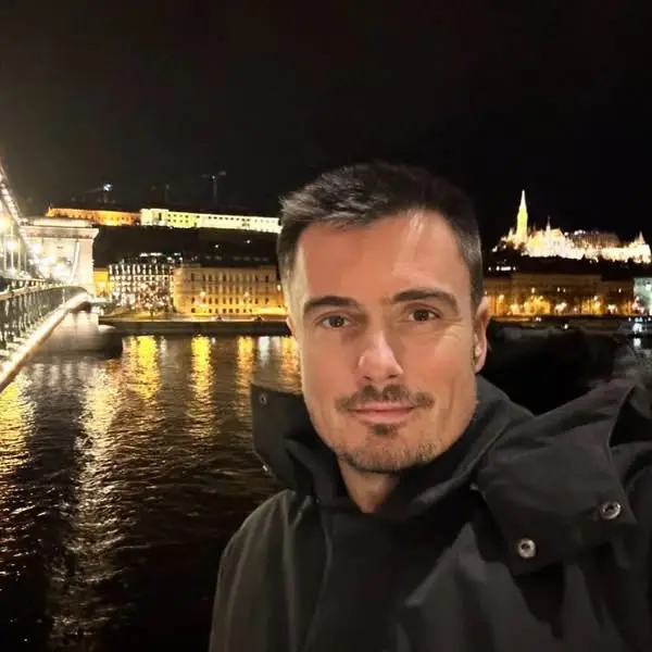 Кадр рекламы Oláh Sándor