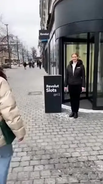 Кадр рекламы Revolut House