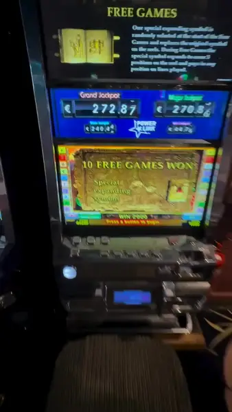 Кадр рекламы SlotBet