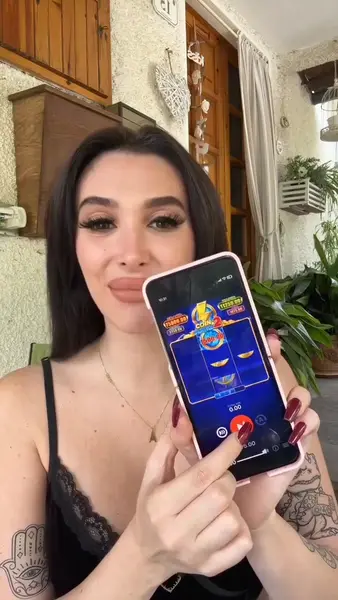 Кадр рекламы Lucky Slots It