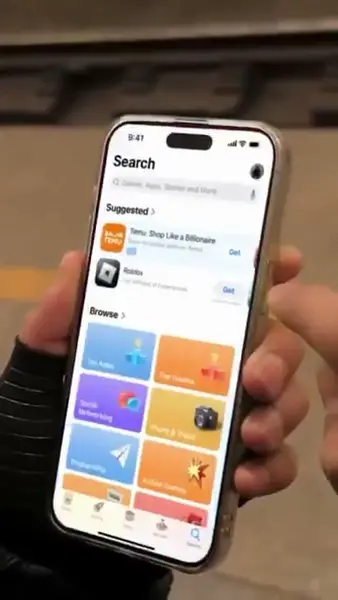 Кадр рекламы Bereits auf deinem Handy
