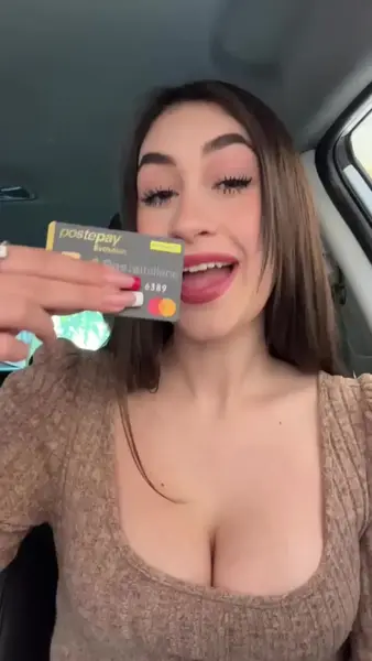 Кадр рекламы Chickaz x100