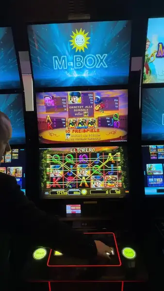 Кадр рекламы Top Slots
