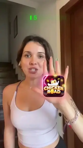 Кадр рекламы Chicken Road