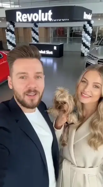 Кадр рекламы Max Jeremy Sarah