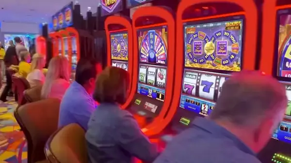 Кадр рекламы Online Games
