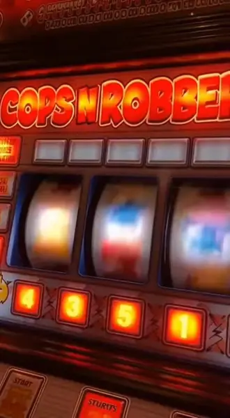 Кадр рекламы Cops N Robbs