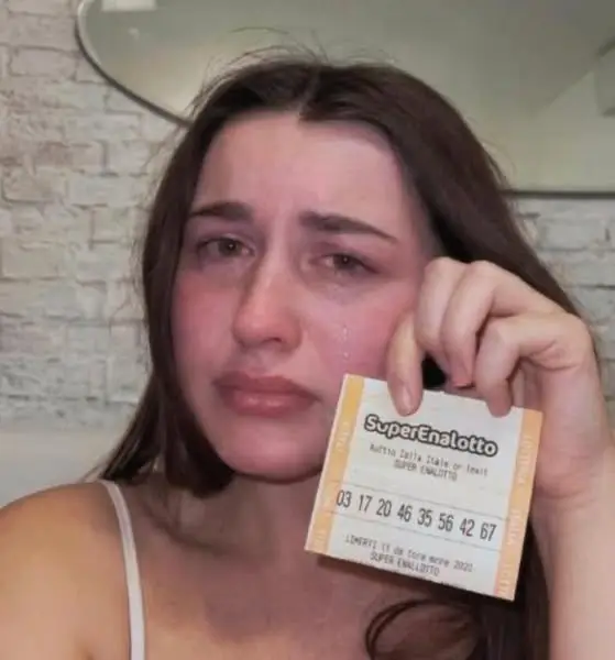 Кадр рекламы Sara Conti