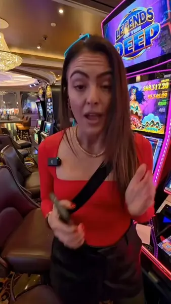 Кадр рекламы Play Online