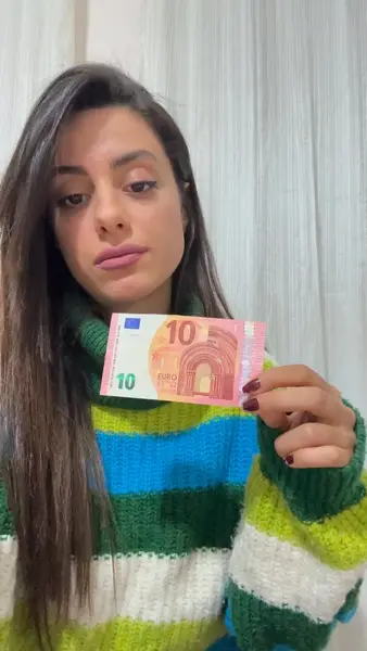 Кадр рекламы Elizabeth Charles Lance