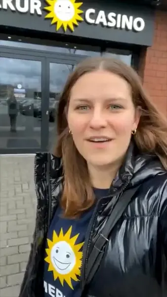 Кадр рекламы Lucky day