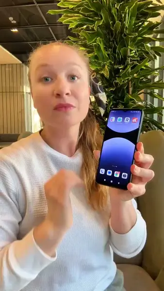 Кадр рекламы Kay Chloe Donnelly
