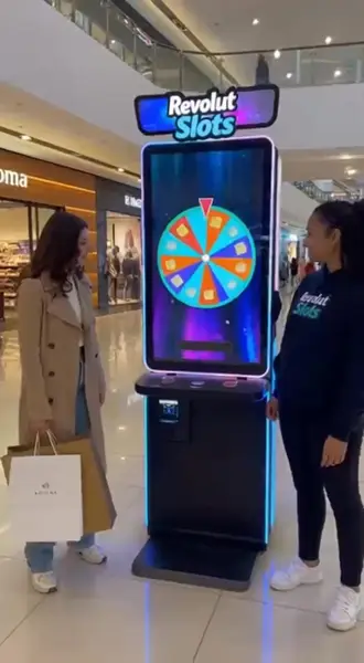 Кадр рекламы Velvet Odds Circle