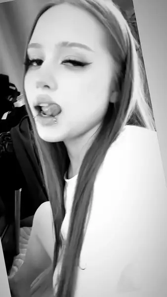 Кадр рекламы Dream Girl AI