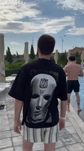 Кадр рекламы Elisha Evander