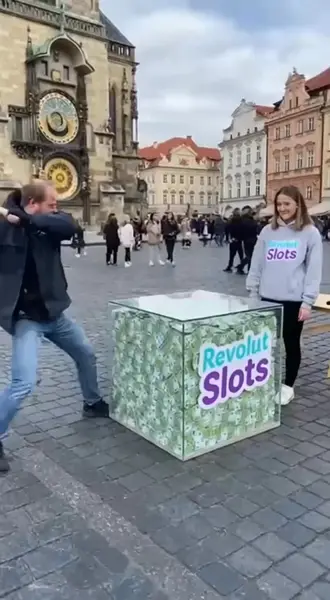 Кадр рекламы Velvet Odds Circle