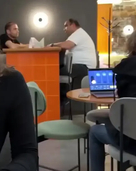 Кадр рекламы Mothae