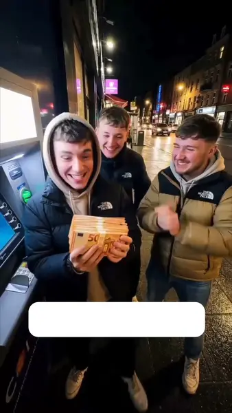 Кадр рекламы Lucky Stars