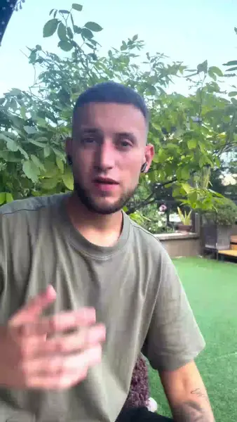 Кадр рекламы Alex König