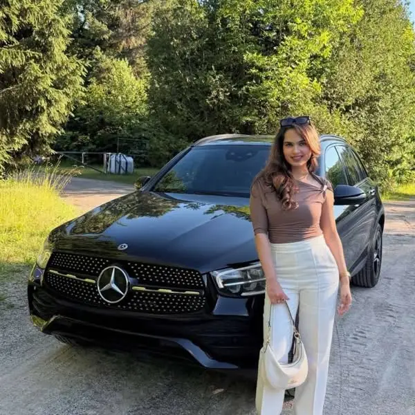 Кадр рекламы Sarah Reynolds