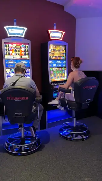 Кадр рекламы PlayRiot