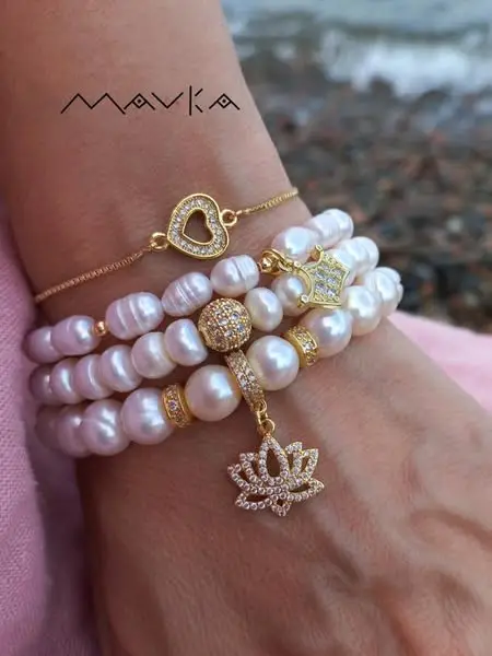 Кадр рекламы Feathered Fortune