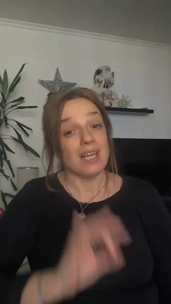Кадр рекламы Shanti Maulida