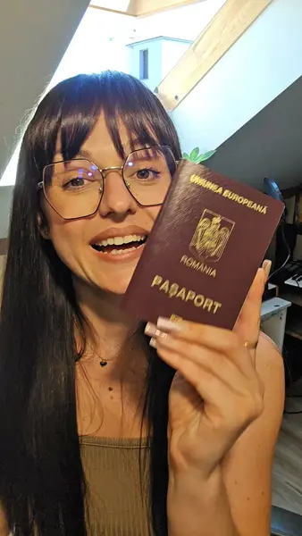 Кадр рекламы Roca Gruentzel Cameron