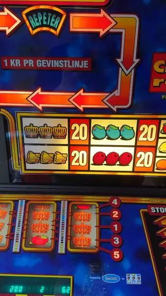 Кадр рекламы High Roller Vault