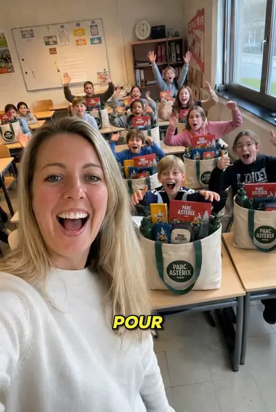 Кадр рекламы School surprises