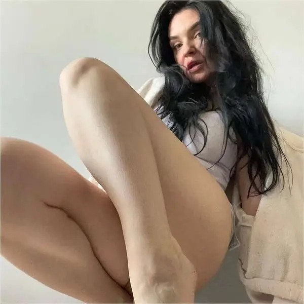 Кадр рекламы Rosemarie Graham
