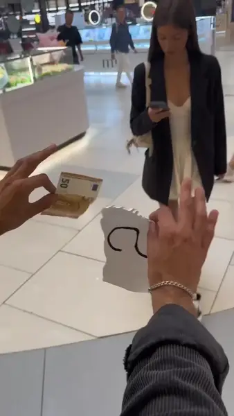 Кадр рекламы Boom $ Chick