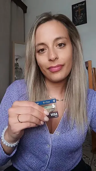 Кадр рекламы Sarah Smith
