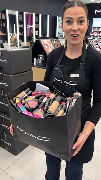 Кадр рекламы Cosmetics France