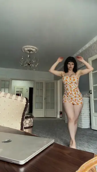 Кадр рекламы Sweet Luisa