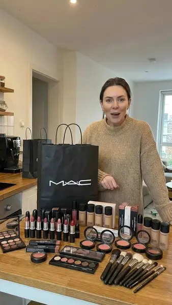 Кадр рекламы Cosmetics France