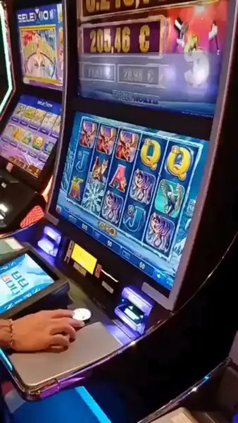 Кадр рекламы Top slots