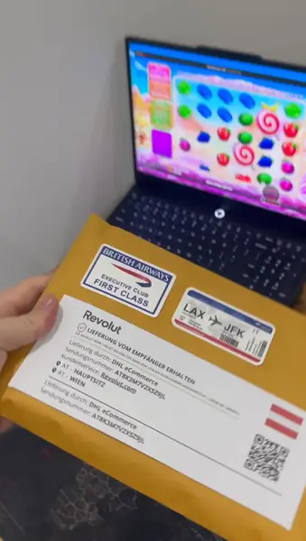 Кадр рекламы Cash Delivery