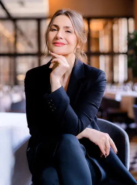 Кадр рекламы Nova Wright