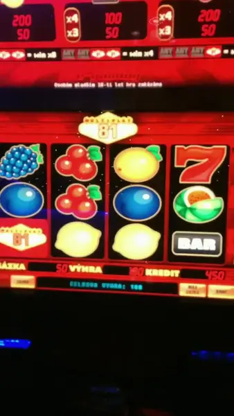 Кадр рекламы Lucky Combo