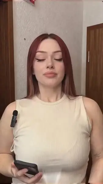 Кадр рекламы Chick of Road